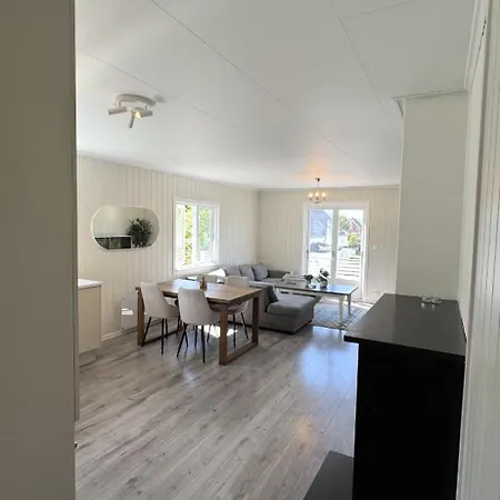 Newly Renovated Centrally Located In Feriehus